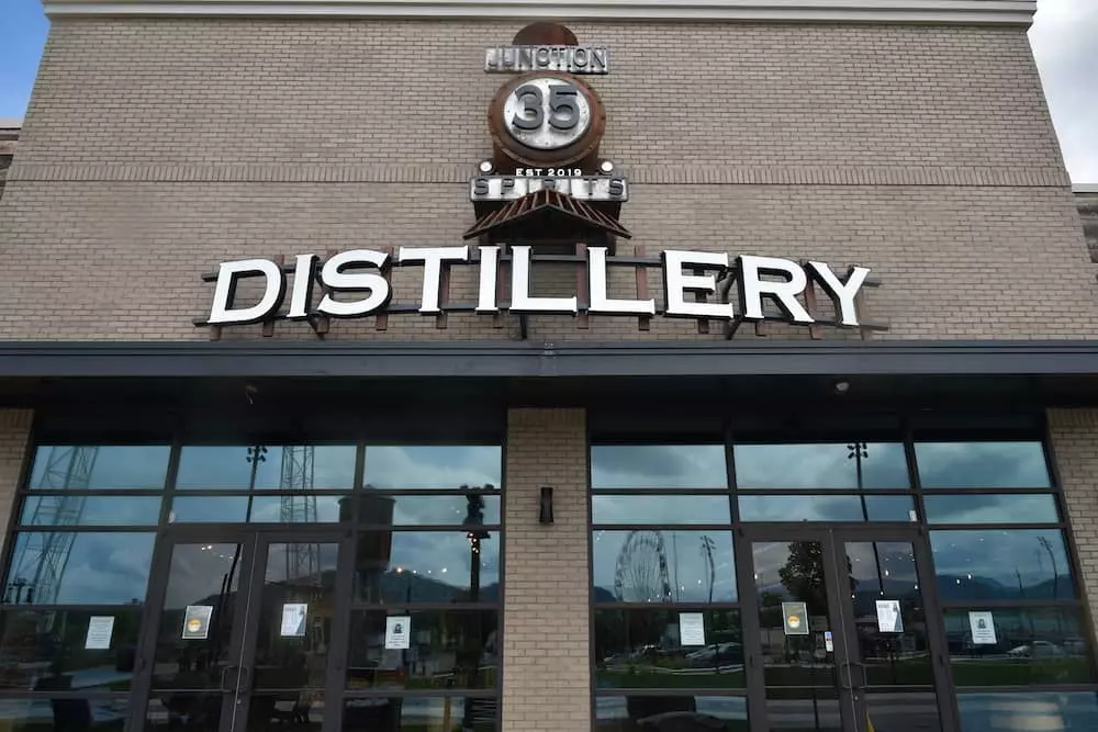 junction 35 kitchen and distillery in pigeon forge