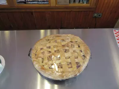 25-pound apple pie is a popular dollywood food