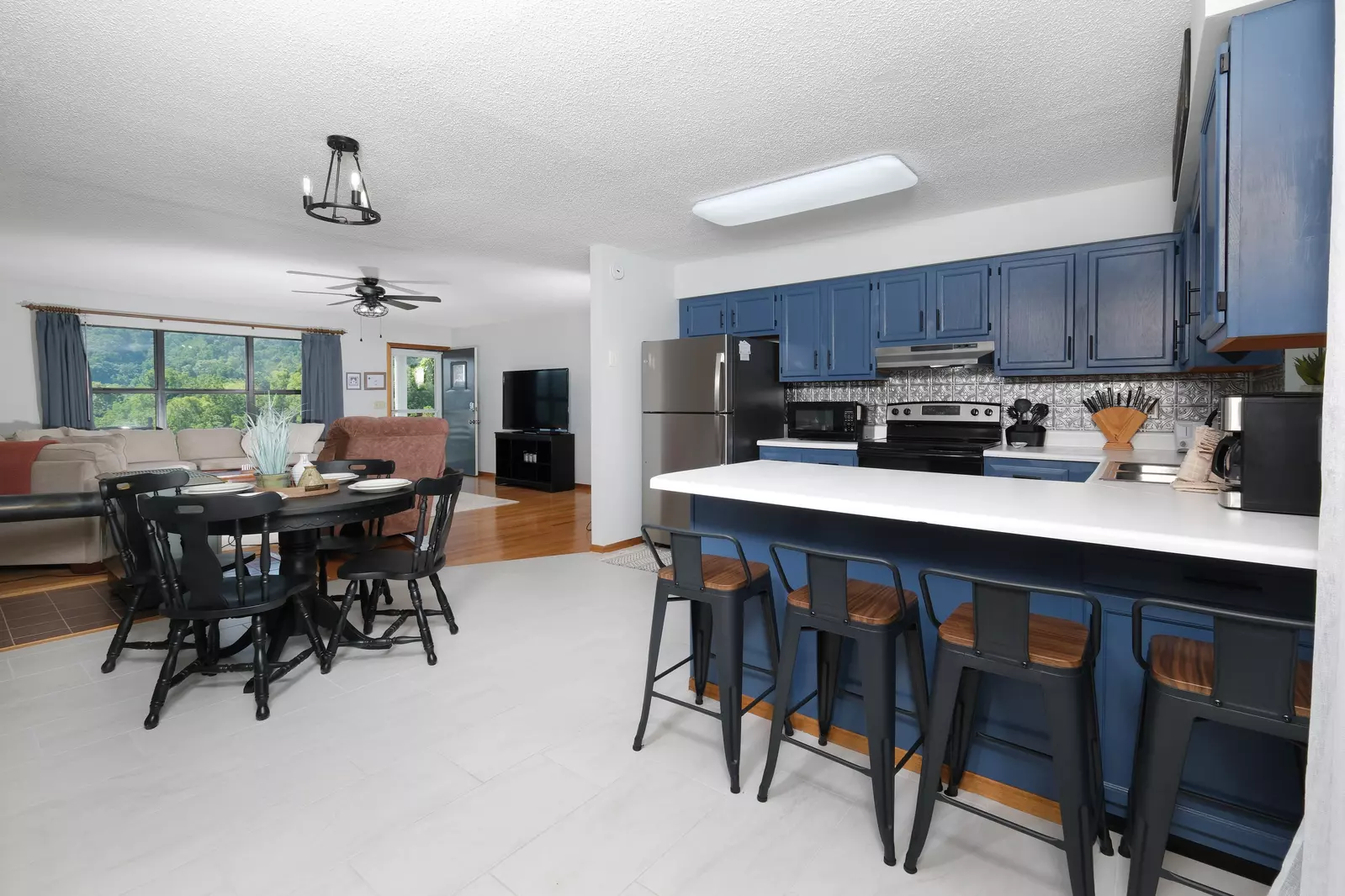 GREEN ACRES FARMHOUSE