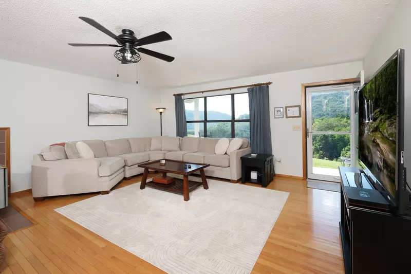 GREEN ACRES FARMHOUSE