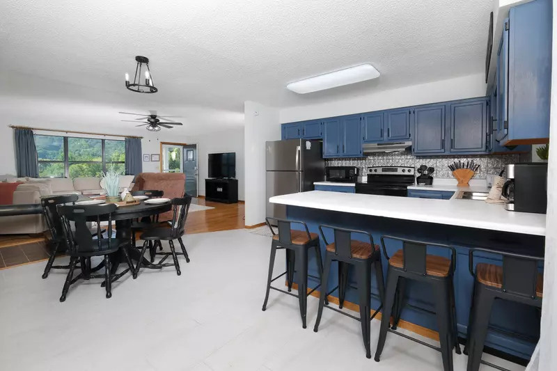 GREEN ACRES FARMHOUSE