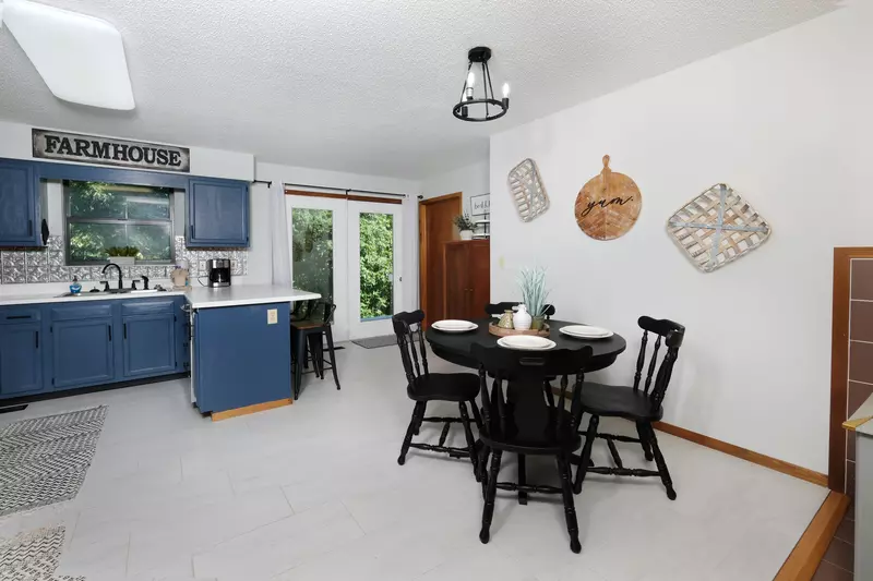 GREEN ACRES FARMHOUSE