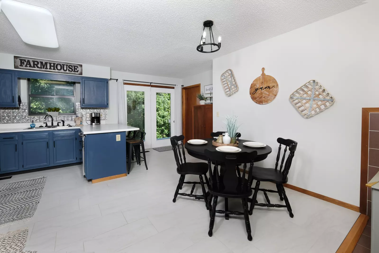 GREEN ACRES FARMHOUSE