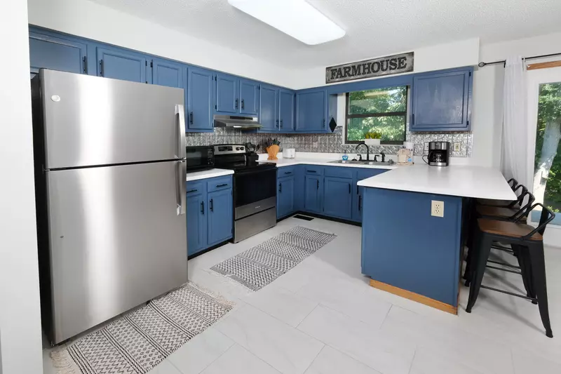 GREEN ACRES FARMHOUSE