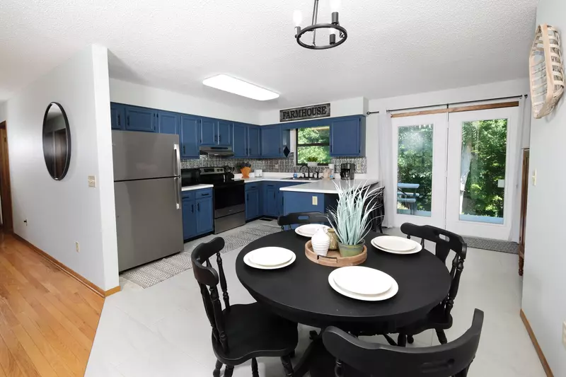 GREEN ACRES FARMHOUSE