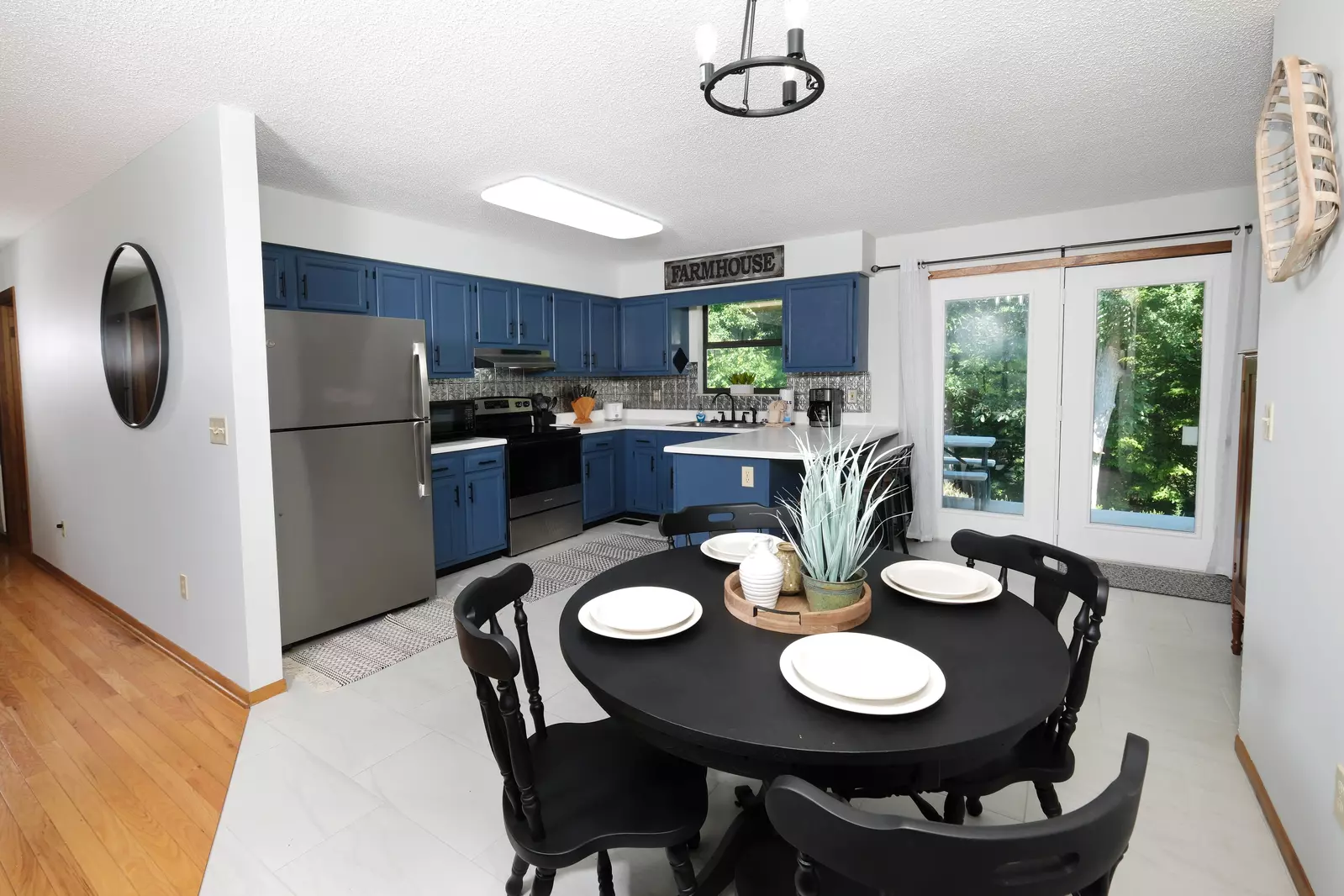 GREEN ACRES FARMHOUSE