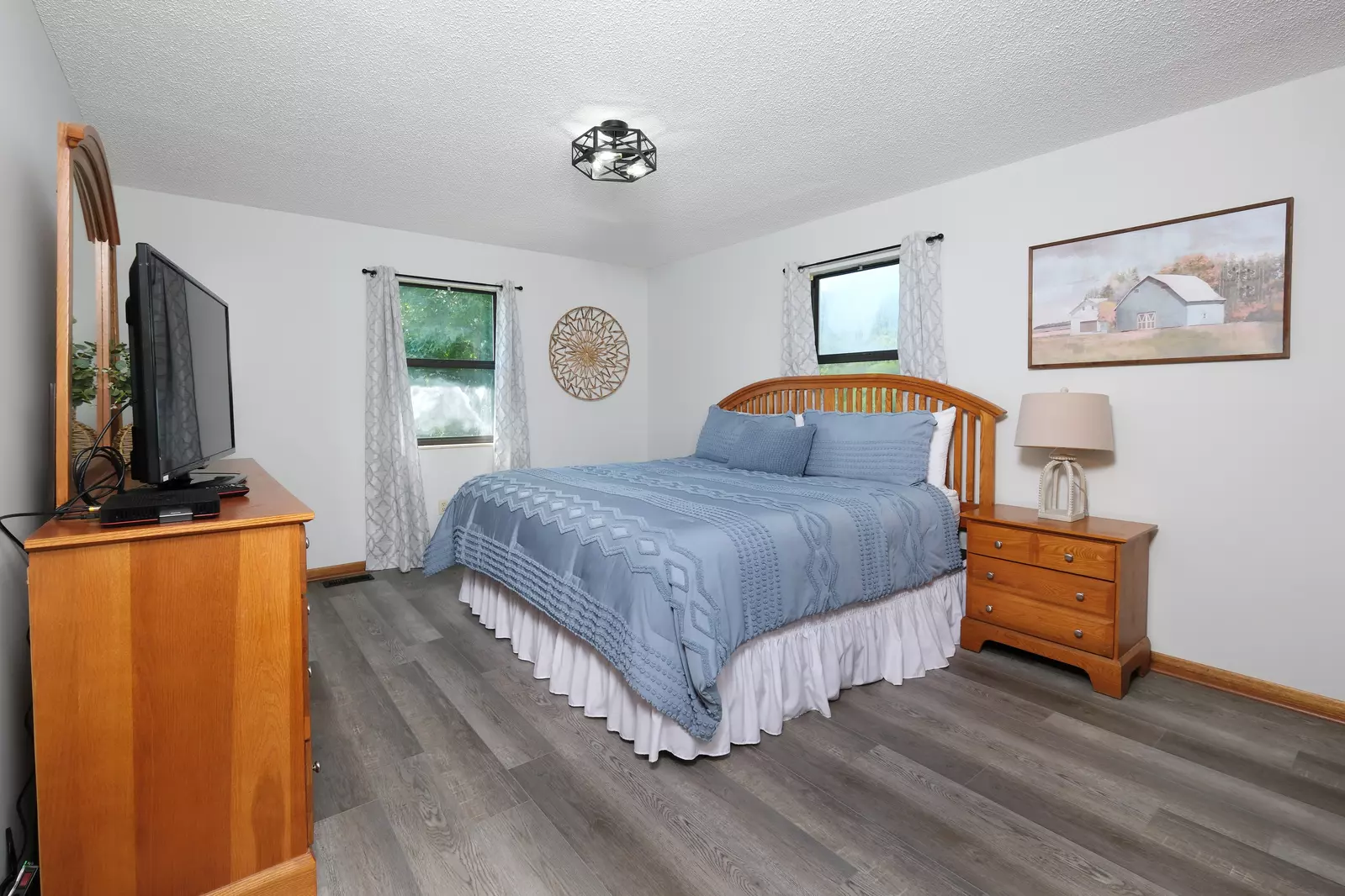 GREEN ACRES FARMHOUSE