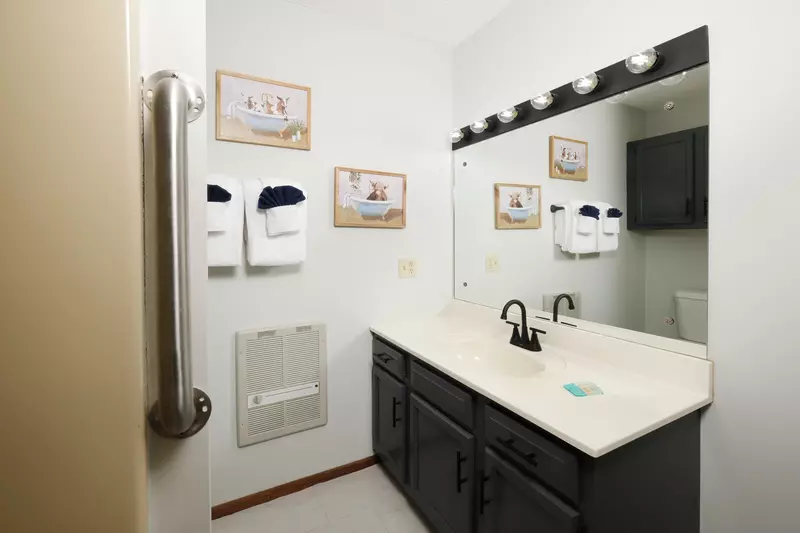 GREEN ACRES FARMHOUSE