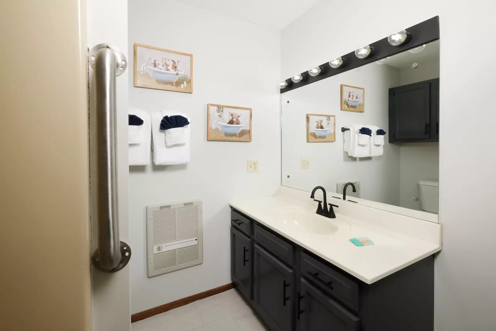 GREEN ACRES FARMHOUSE