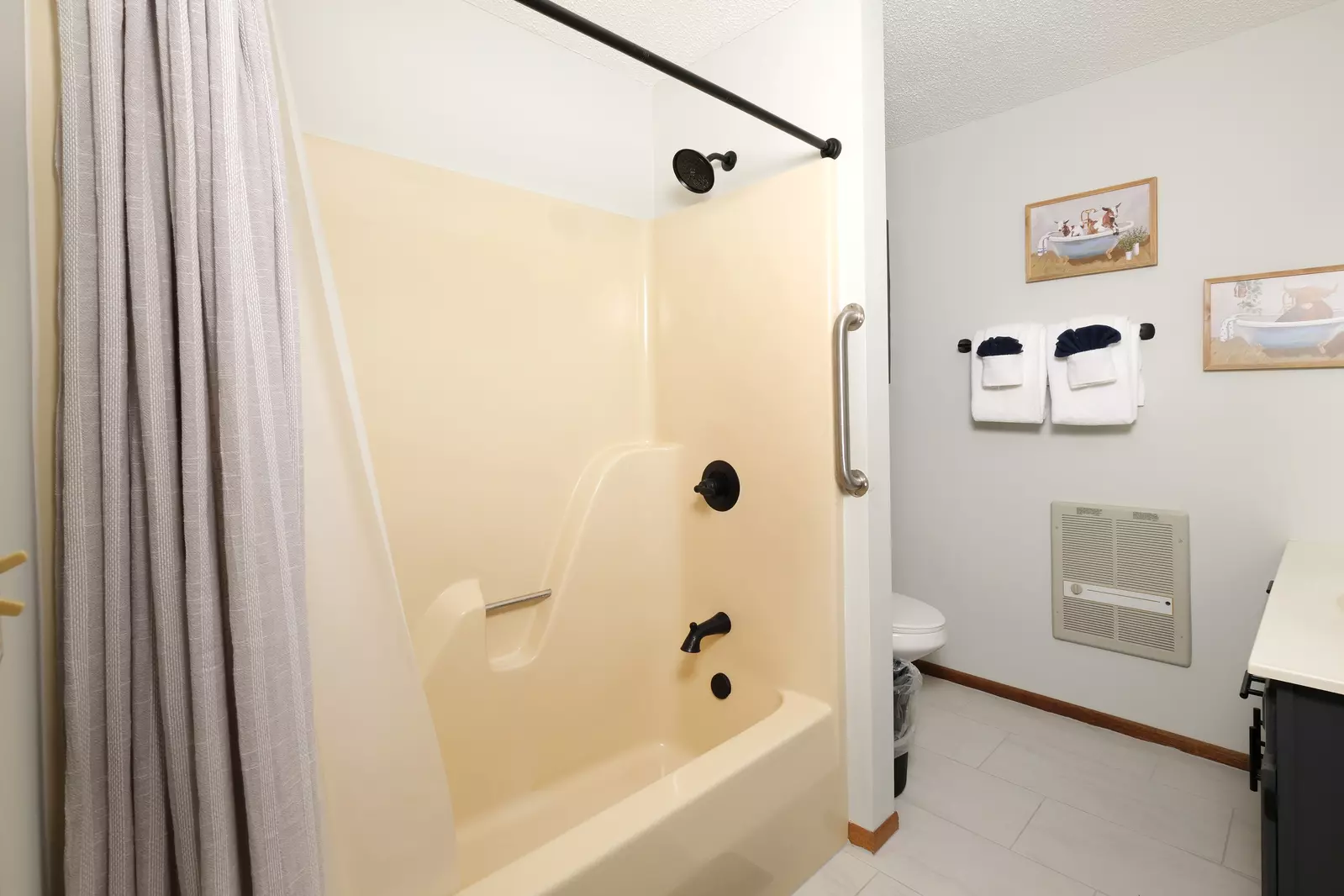 GREEN ACRES FARMHOUSE