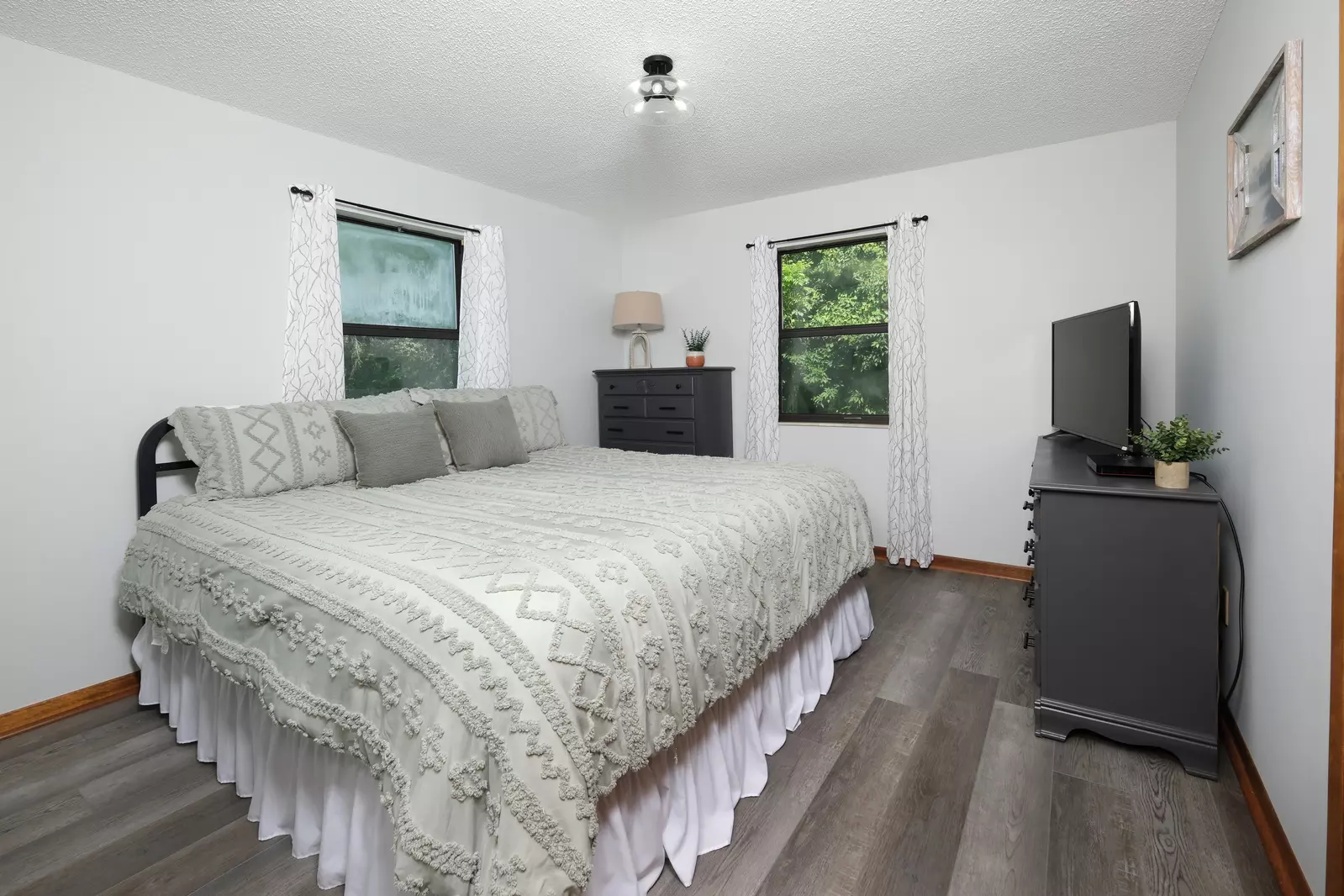 GREEN ACRES FARMHOUSE