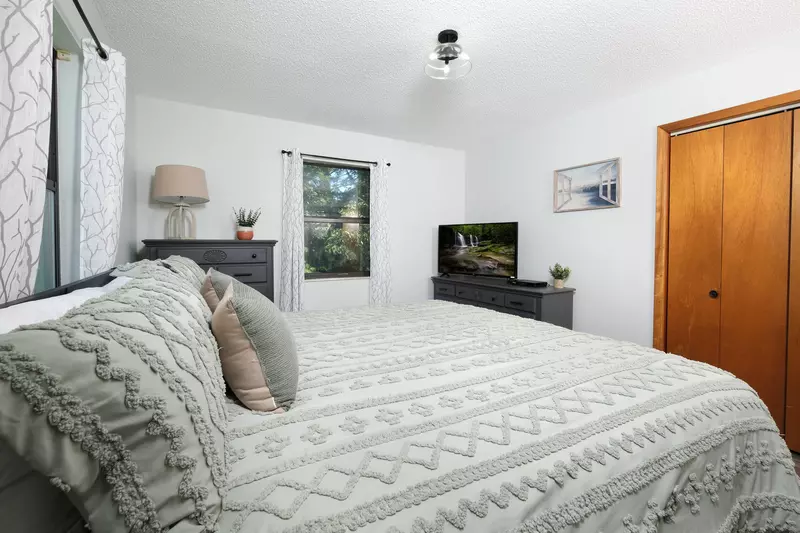 GREEN ACRES FARMHOUSE