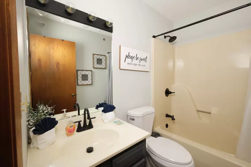 GREEN ACRES FARMHOUSE