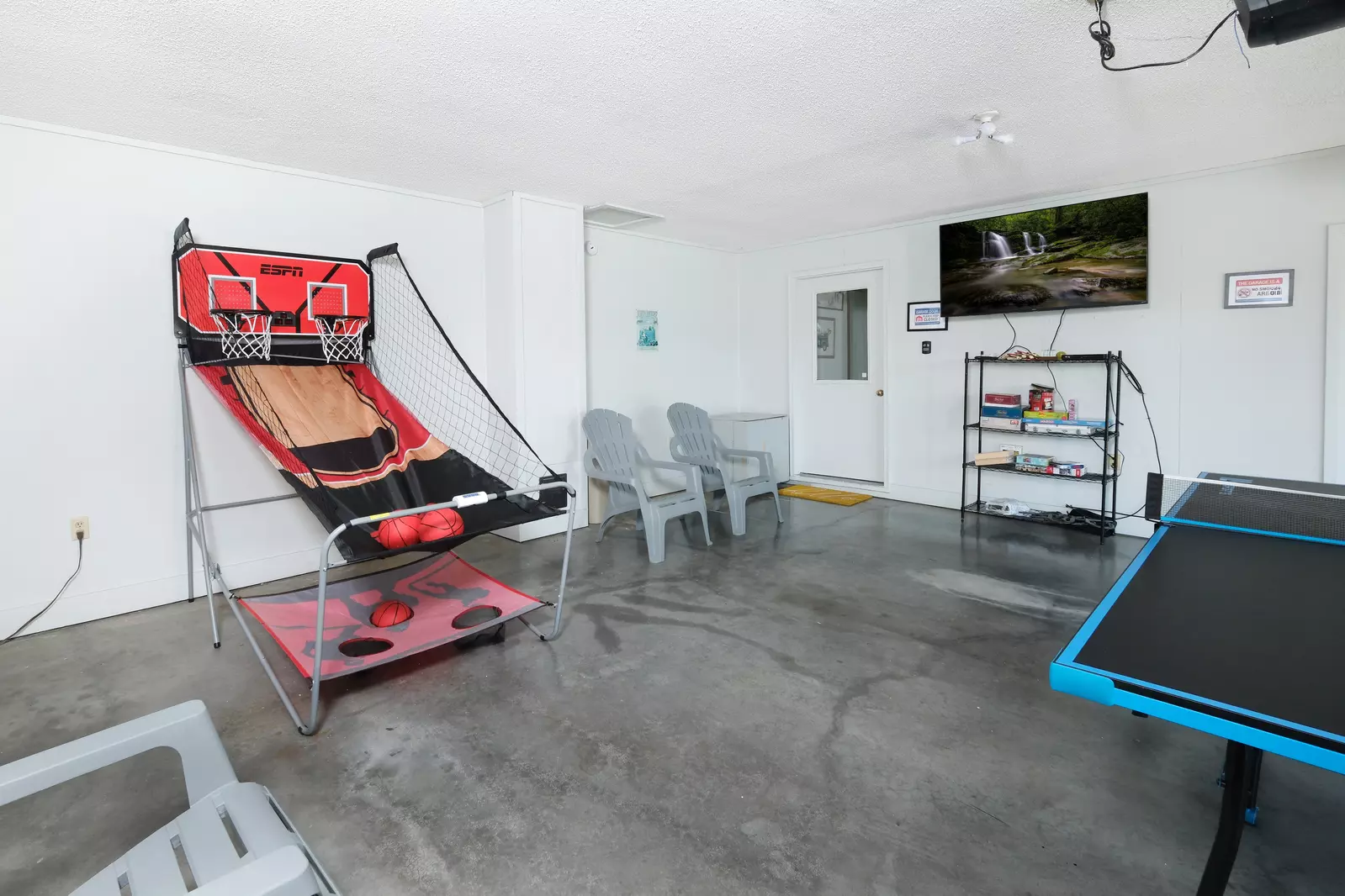 GREEN ACRES FARMHOUSE