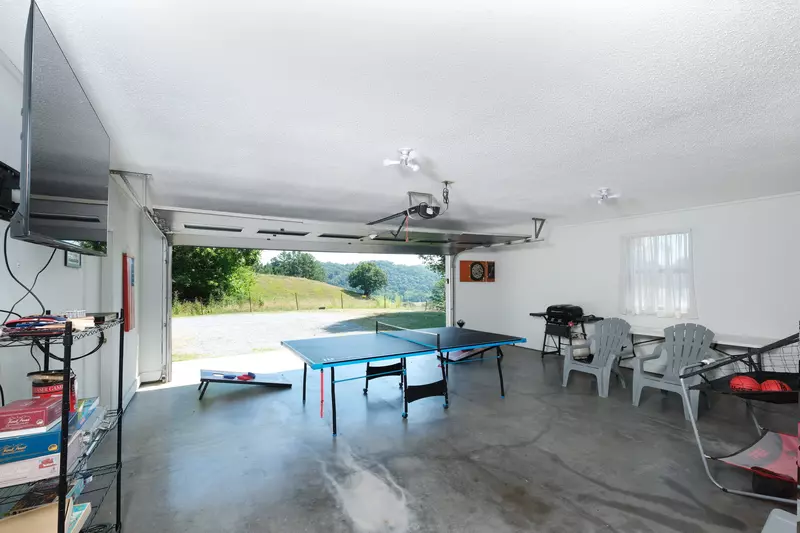 GREEN ACRES FARMHOUSE