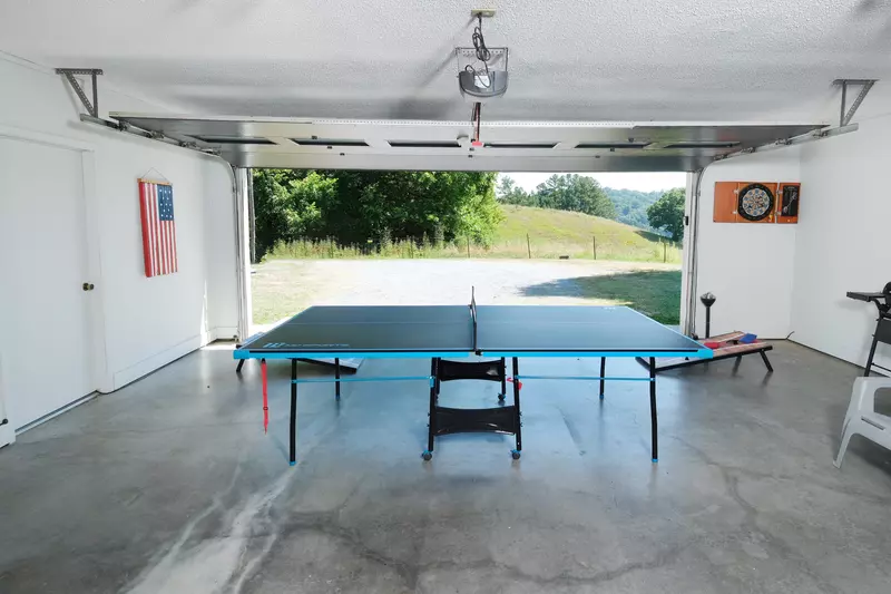 GREEN ACRES FARMHOUSE