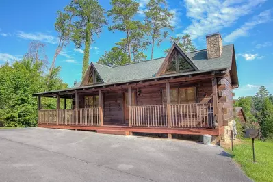 a hibernation station is one of our best Smoky Mountain cabin rentals