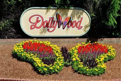 dollywood sign