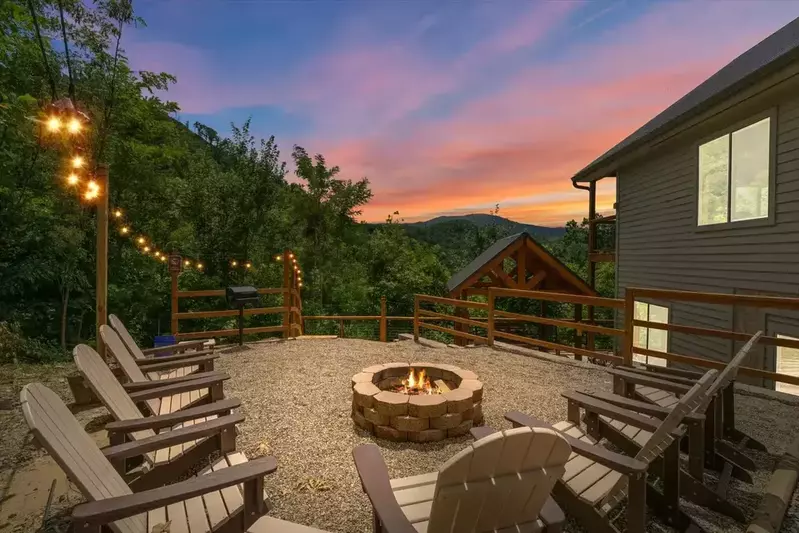 Out of the Ashes secluded cabin in Gatlinburg with fire pit